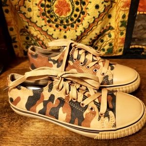 Via Pinky Collection Warda 21 Women's Brown Camo Lace Up Shoes Sneakers